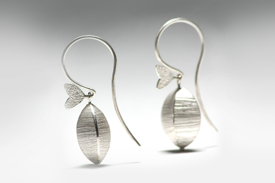 silver pod earrings 01